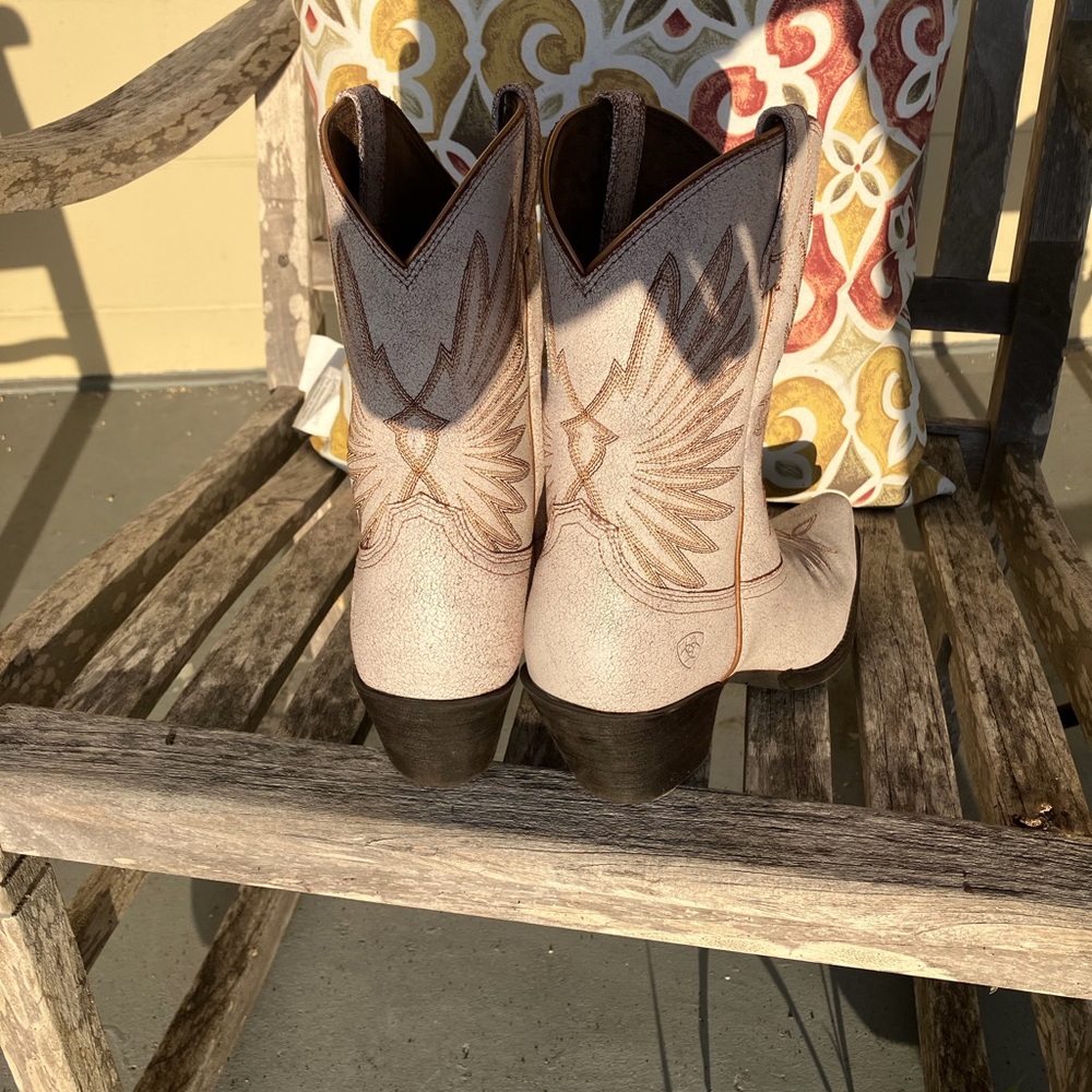 Ariat Suede leather women’s Western Boots - Picture 4 of 11